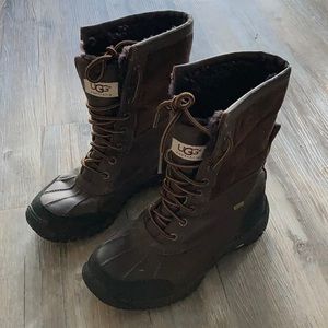 Women Ugg fall/winter boots 🥾